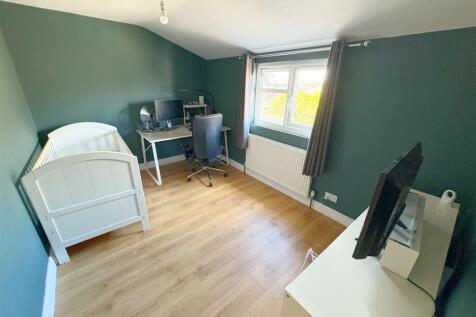 Bedroom 4 (2).jpg