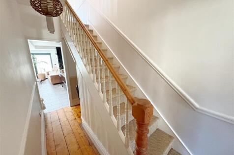 Hallway and stairs (1).jpg