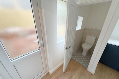 Downstairs WC.jpg