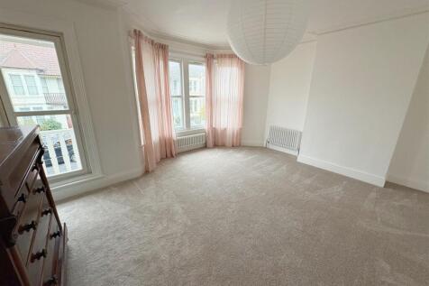 Bedroom One (1).jpg