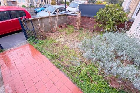 Front garden and pathway.jpg