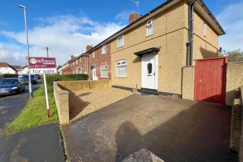 Driveway to front.jpg