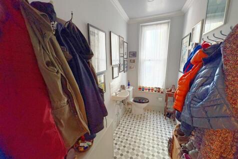 Downstairs cloakroom_wc.jpg