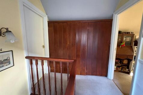 2nd floor landing (1).jpg