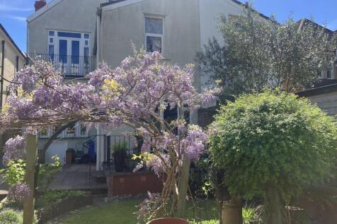 Rear view of property.jpg