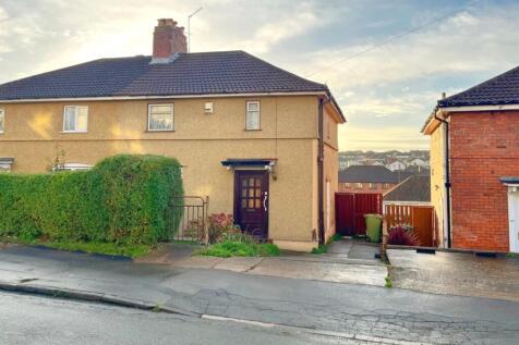 Front shot of property and driveway (3).jpg