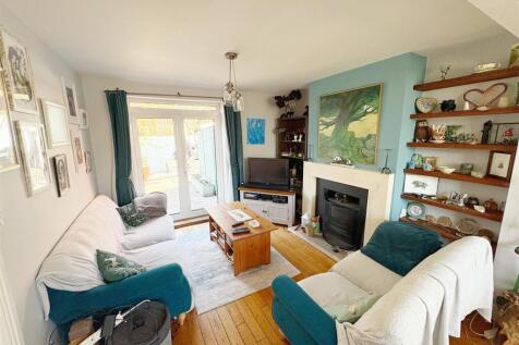 Lounge area onto garden.jpg