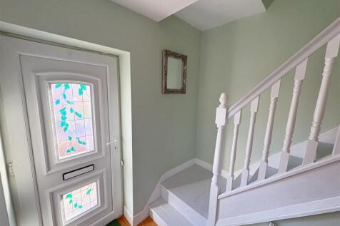 Hallway and stairs (2).jpg