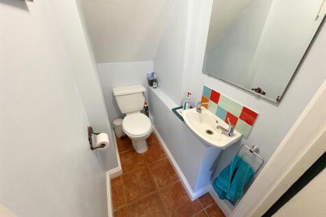 Downstairs WC (1).jpg