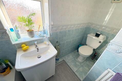 Family bathroom (1).jpg