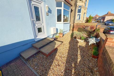 Front garden (1).jpg