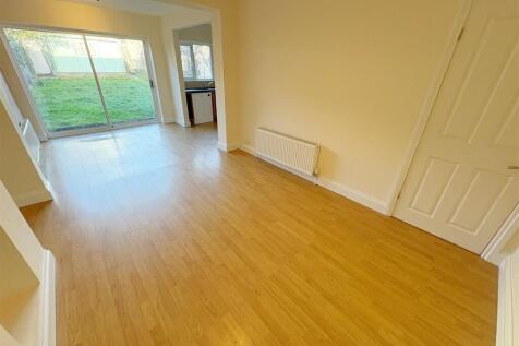 2nd reception room onto dining area.jpg