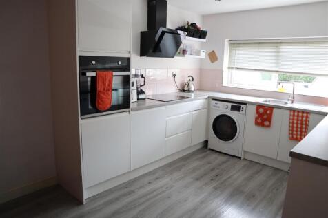 2 Kitchen.JPG