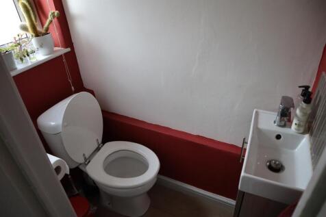 4 Downstairs Toilet.JPG