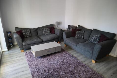 6 Living Room.JPG