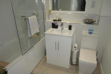 Re-Fitted Family Bathroom