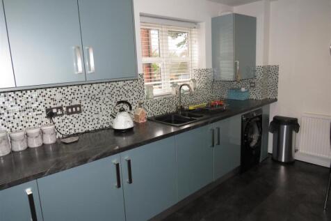Well Fitted Kitchen/Breakfast Room