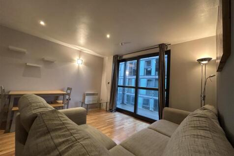 Livingroom (4).jpeg
