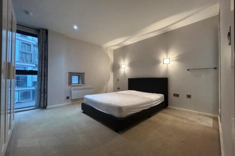 1st Bedroom (3).jpeg