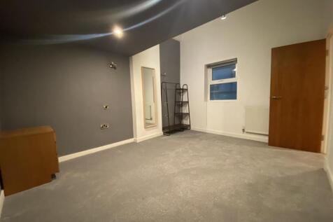 Bedroom 1 (2).jpeg