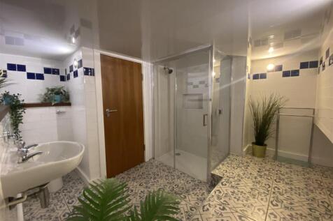2nd Bathroom (2).jpeg