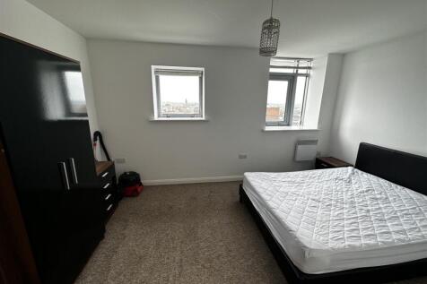 Bedroom ..jpeg