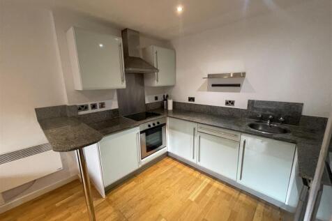 Kitchen 2.jpeg