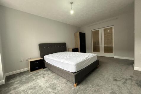 1st Bedroom (3).jpeg