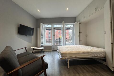 Living Bedroom (11).jpeg