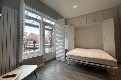 Living Bedroom (10).jpeg