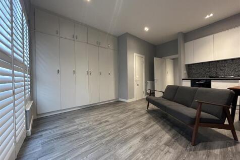 Living Bedroom (6).jpeg