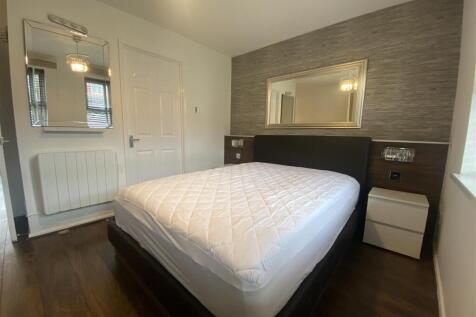 1st Bedroom 3.jpeg