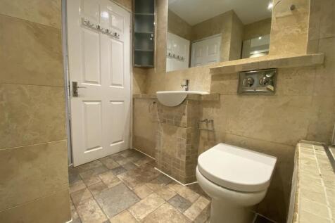 Bathroom 2.jpeg