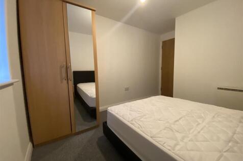 Bedroom 1 (2).jpeg