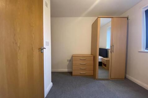 Bedroom 2 (2).jpeg