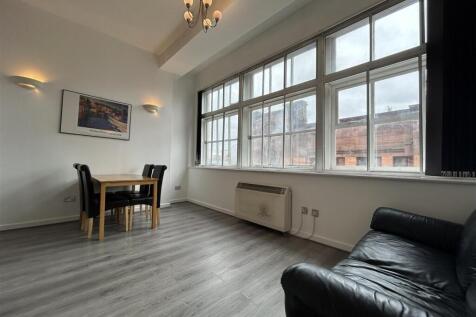Livingroom (3).jpeg