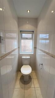 Upstairs WC 001.jpeg