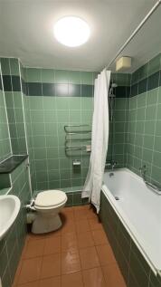 Bathroom 02.jpg