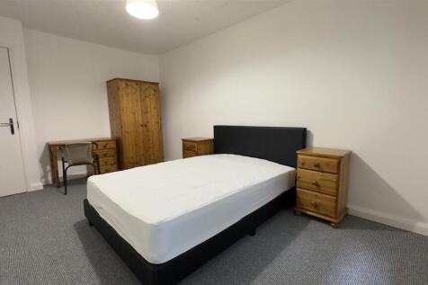 Bedroom 02.jpg