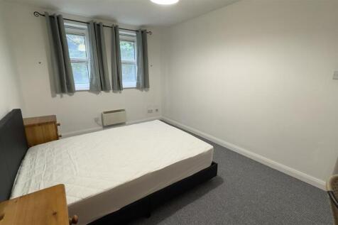 Bedroom 04.jpg