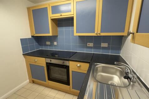 Kitchen 02.jpg