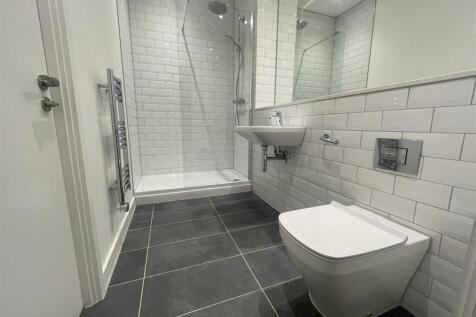 Main Bathroom.jpeg