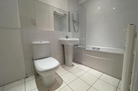 Main Bathroom.jpeg