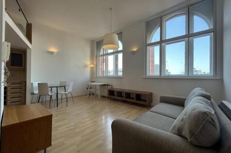 Livingroom (3).jpeg