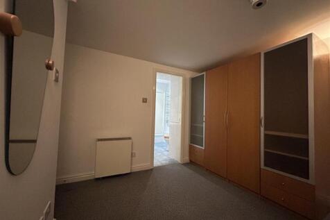 1st Bedroom (2).jpeg