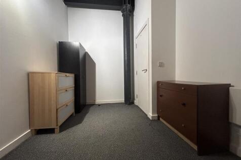 1st Bedroom (3).jpeg