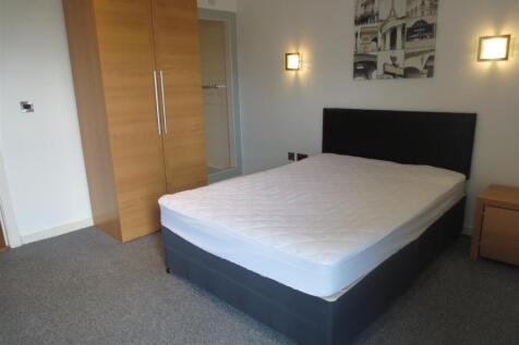 Bedroom w/ En-Suite