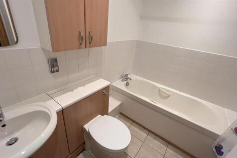 Bathroom 01.jpeg