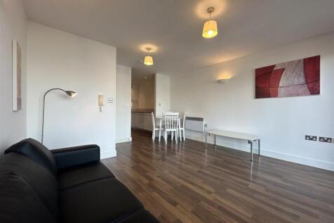 Livingroom (2).jpeg