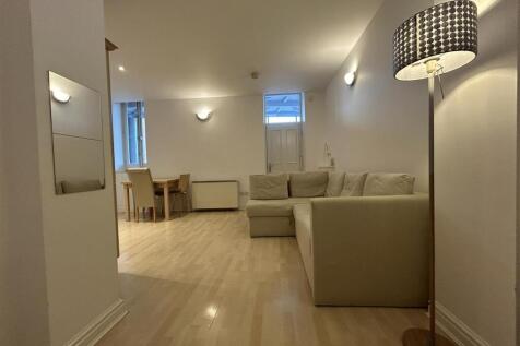Livingroom (3).jpeg